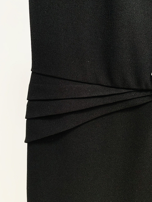 Sleeveless and Needle-Supported Make a Fashion Statement at Parties with Our Eco-Friendly Crystal Jumpsuit