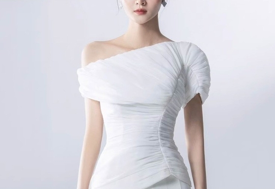 Kimshein SS2317 2024 -Manufactured Elegant Women's Bandage Dress with Feather Detail and Belted Waist