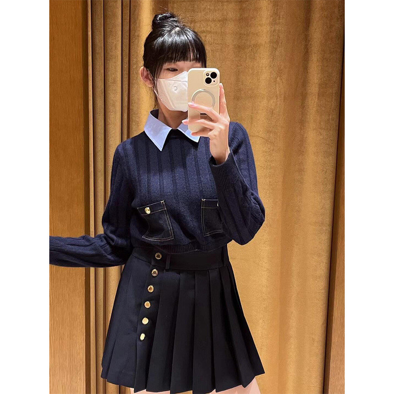 Women's Winter Knit Top with Sweet Style in Color Block Design and Regular Sleeve Length made of Knit Material