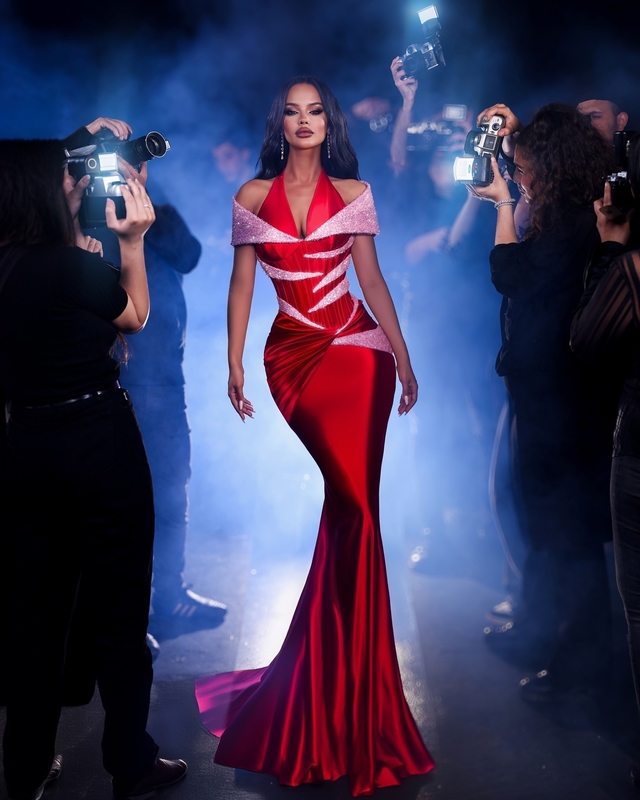 Natural Waistline Red Velvet Maxi Dress for Women at Formal Dance Celebration