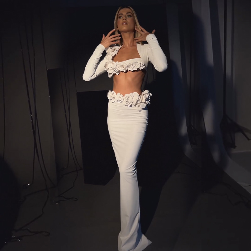 Kimshein Square Neck White Long Sleeve Short Skirt Set Fashionable and Sexy Two-piece Set with Beautiful Flowers