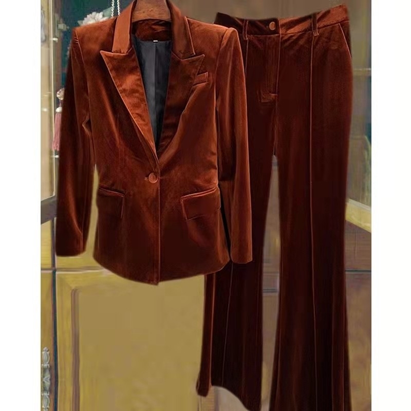 Breathable H3240 Women's Plus Size 2-Piece Pleuche Velvet Suit with Custom Logo and Customized Printing